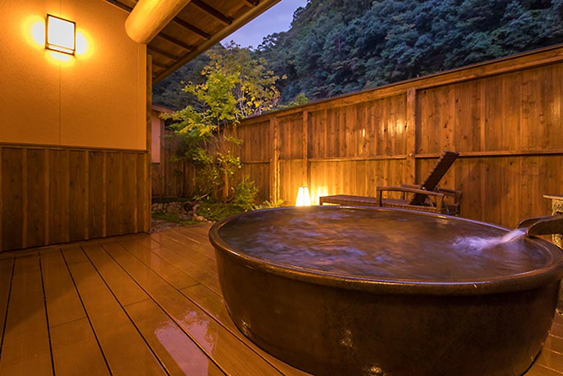 outdoor bath decor ideas
