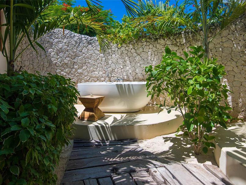 outdoor bath decor ideas