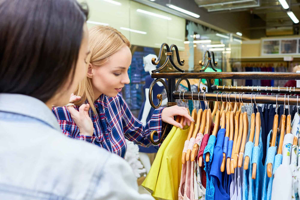 Choosing clothes. В каком магазине искать подходящую одежду.