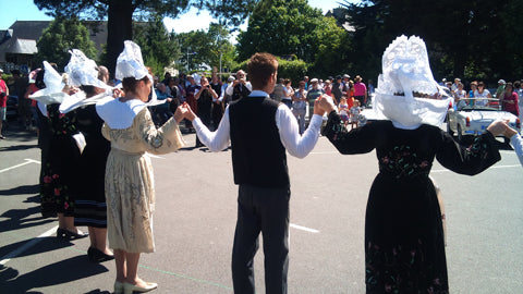 Benodet festival traditional costumes