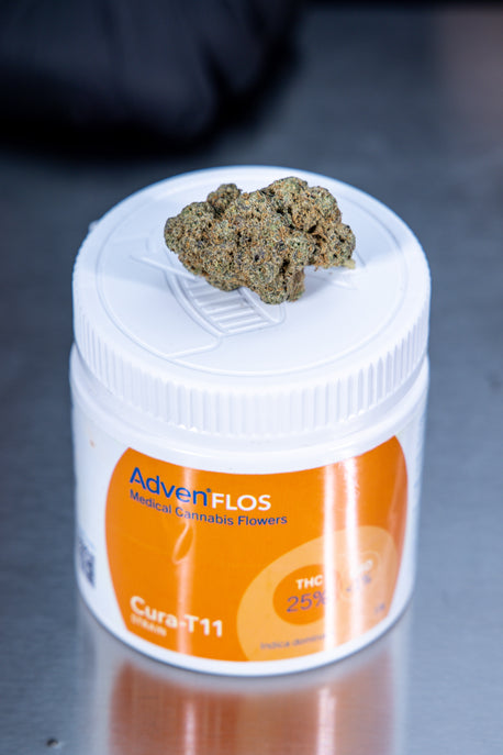 LA Kush Cake Strain Storz and Bickel Venty Dry Herb Vaporiser for medical cannabis flower UK 