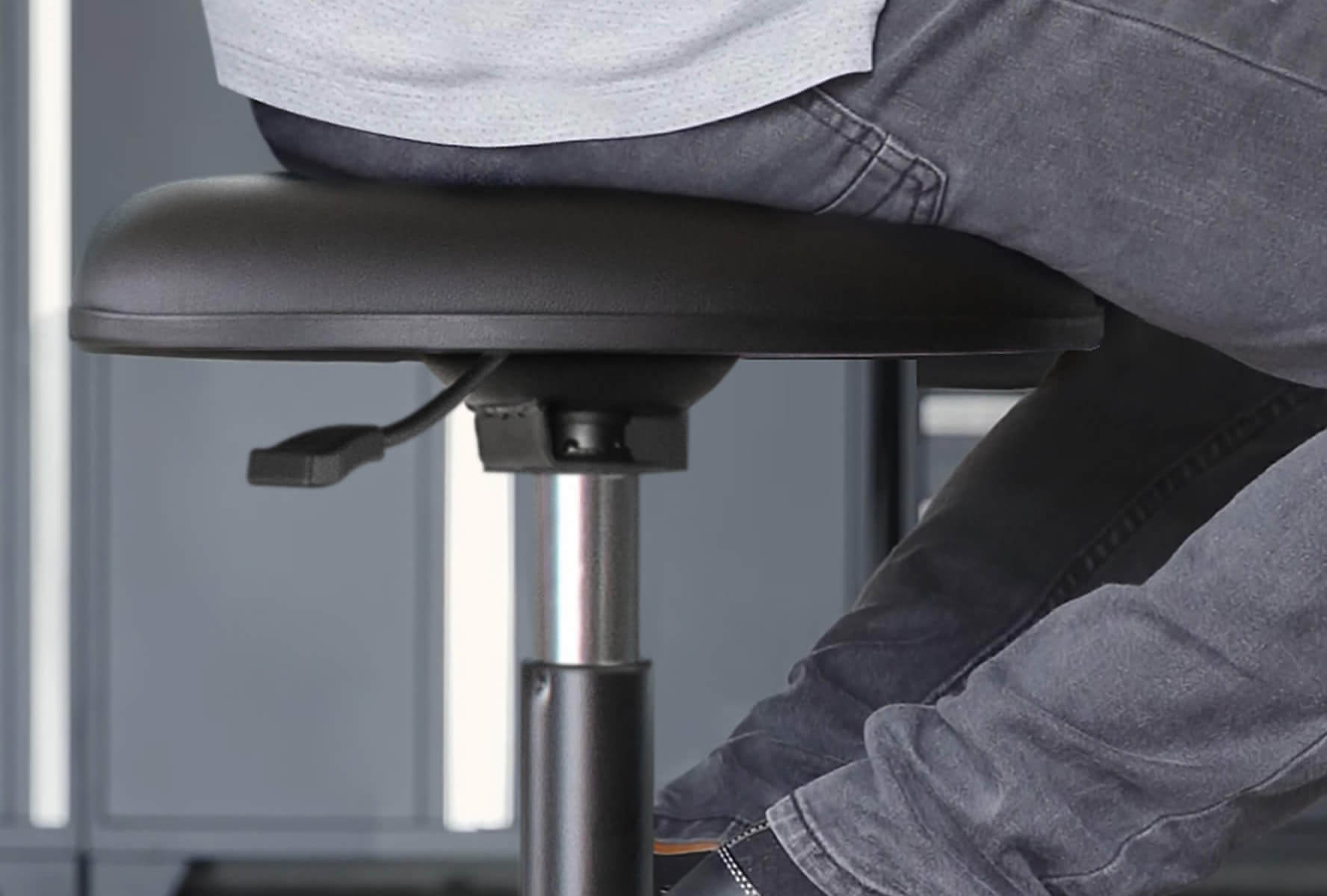 Ultra Cushioned Pneumatic Shop Stool