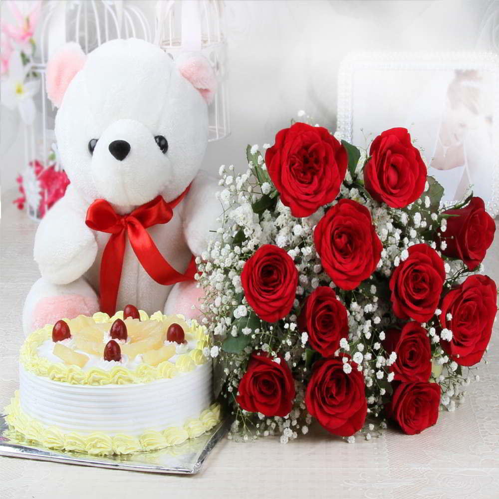cute teddy bear with red roses