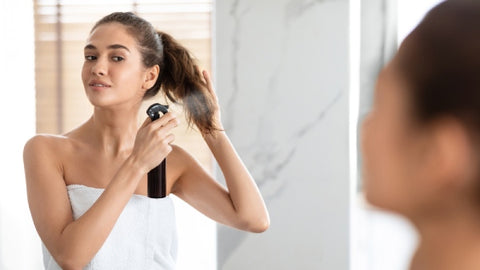 Comment obtenir des cheveux bouclés à la maison grâce à un spray ? –  Popbrush