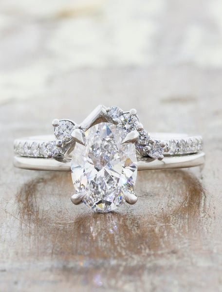 Florina Oval: Oval Solitaire Engagement Ring with a Thin Band | Ken ...