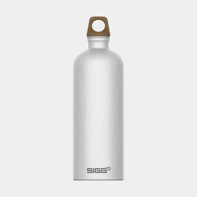 https://cdn.shopify.com/s/files/1/0014/3353/4525/products/sigg-traveller-myplanet-1l-path-plain-silver-02_400x400.jpg?v=1680796609