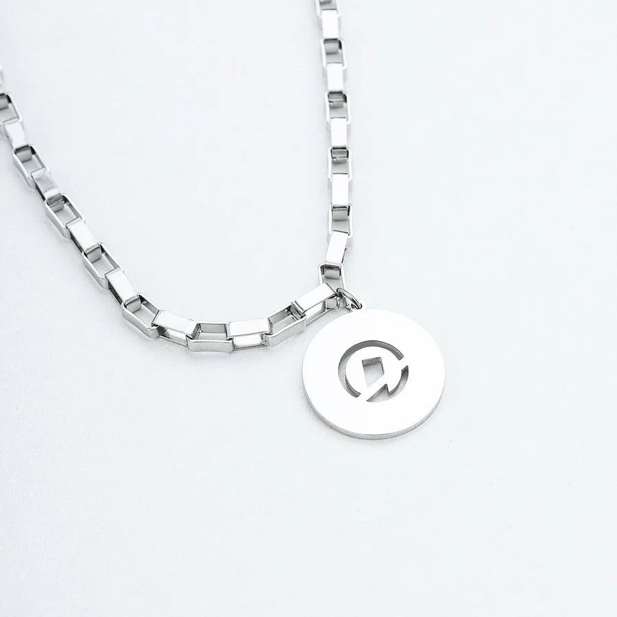 Colossal B Chain Pendant Necklace Silver