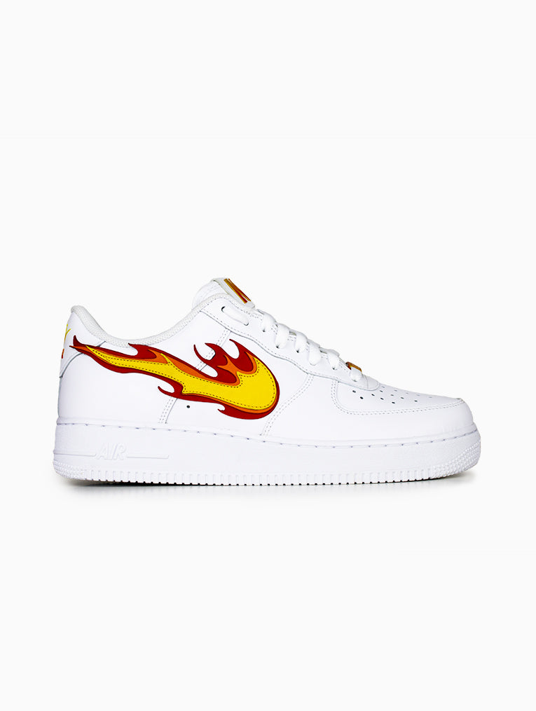 scarpe nike con fiamme