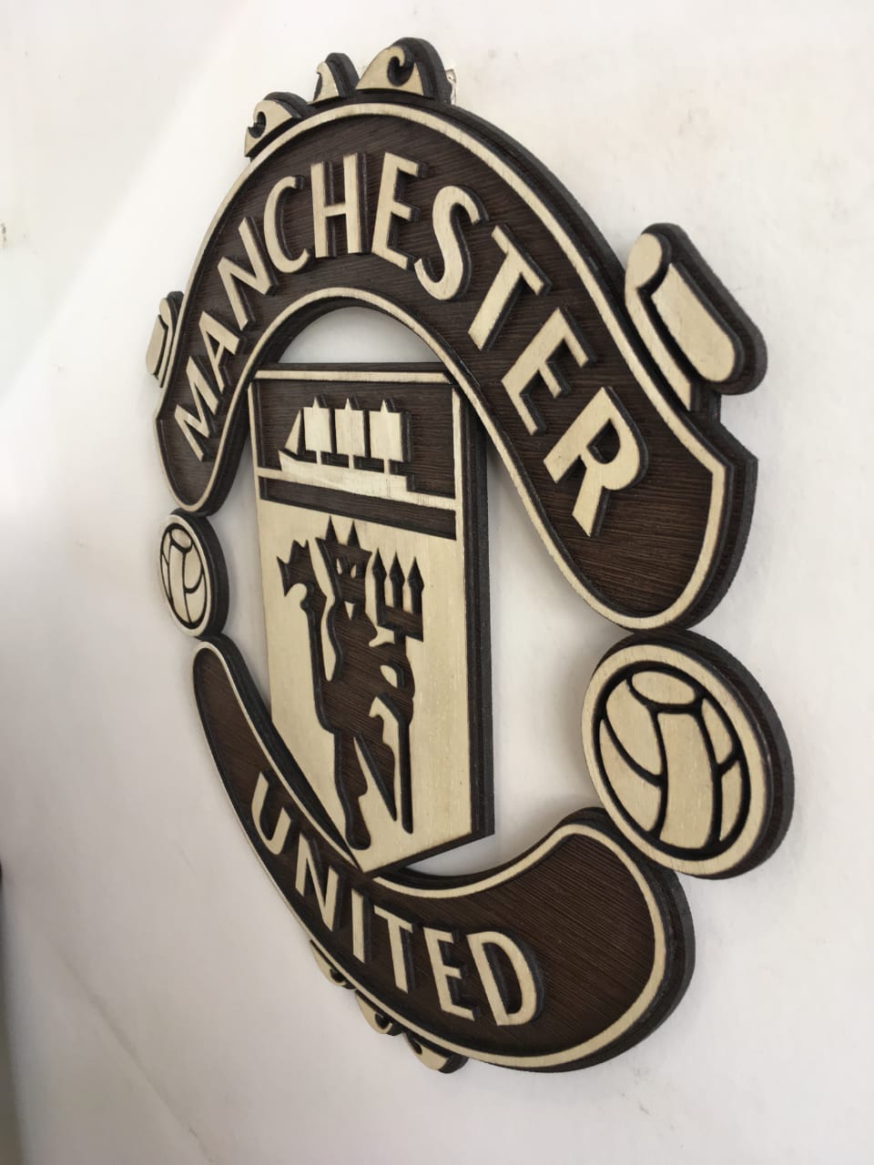 Manchester United Wooden Crest Wall Hanging – TheSportStuff
