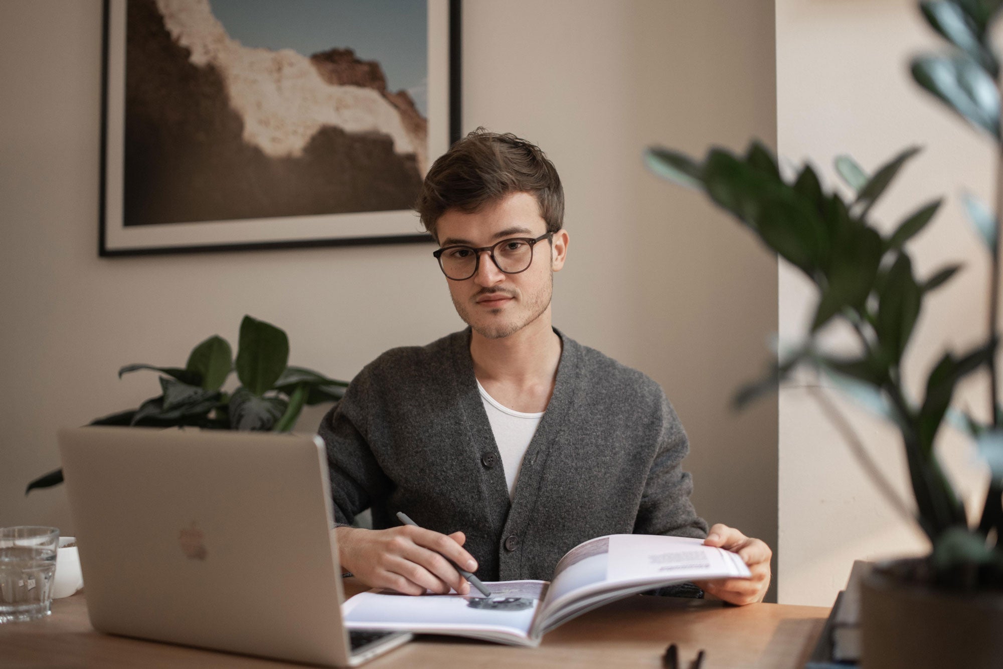 Colin van den Bosch wearing LUMES Danvers Midnight blue light glasses