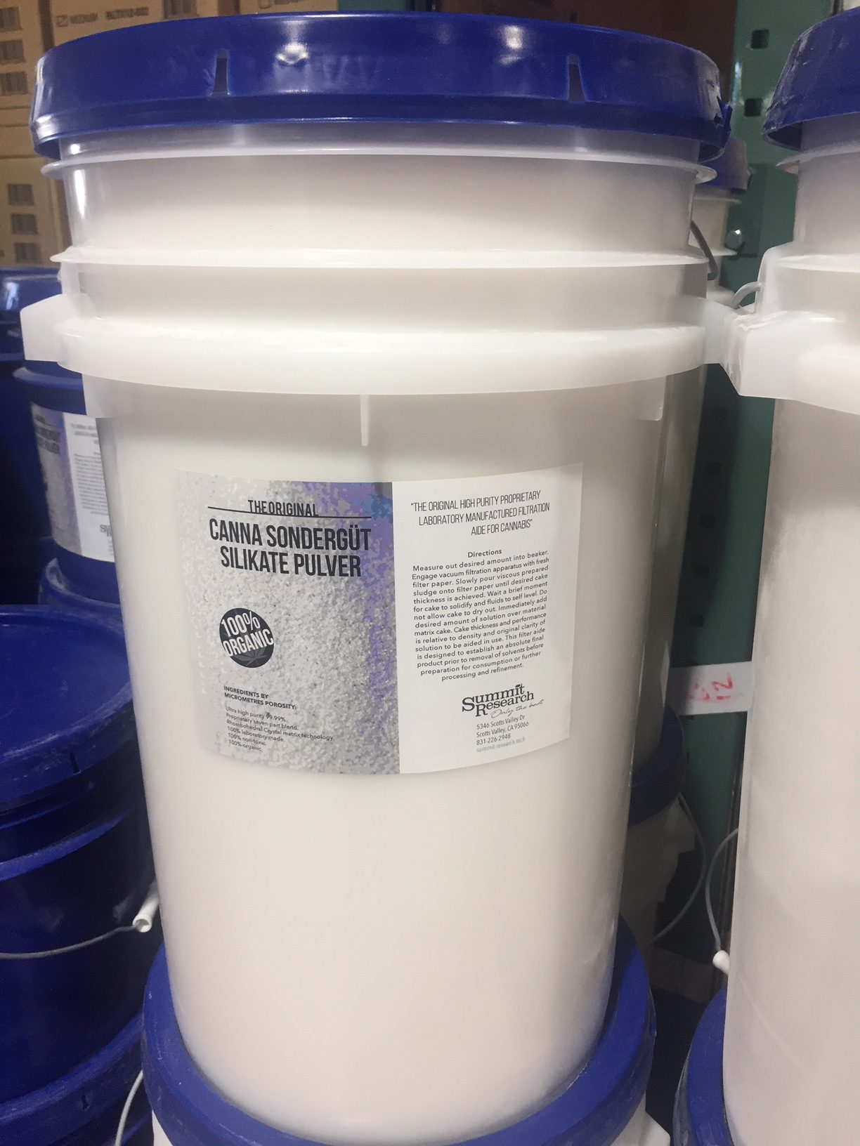 7 gallon bucket with lid