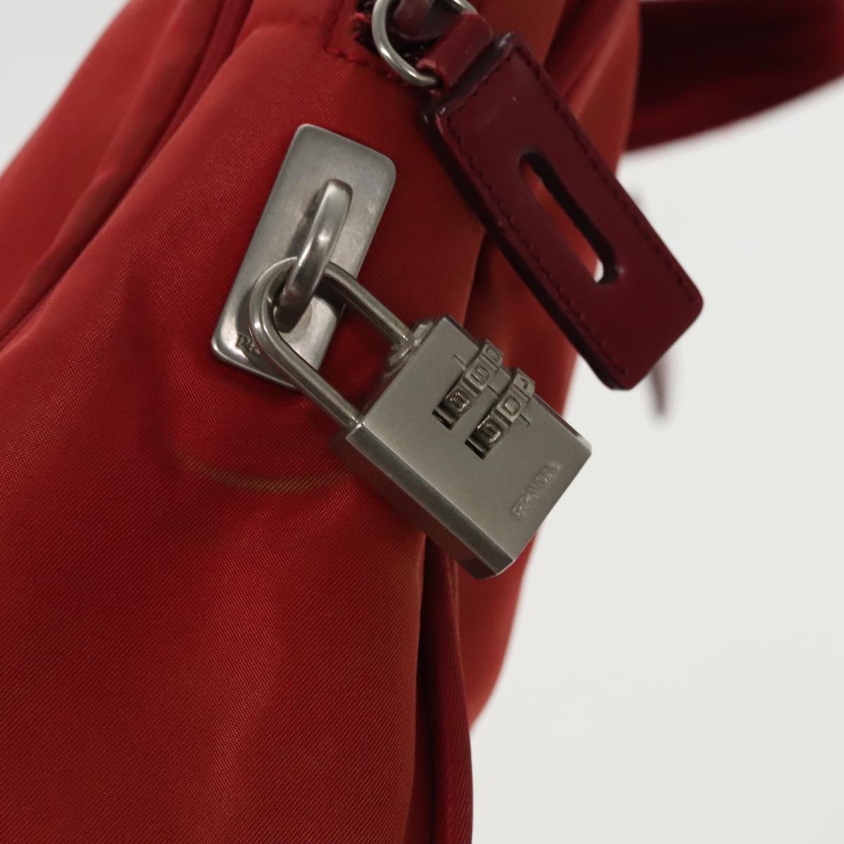 Prada - 1733818951366896 - 9