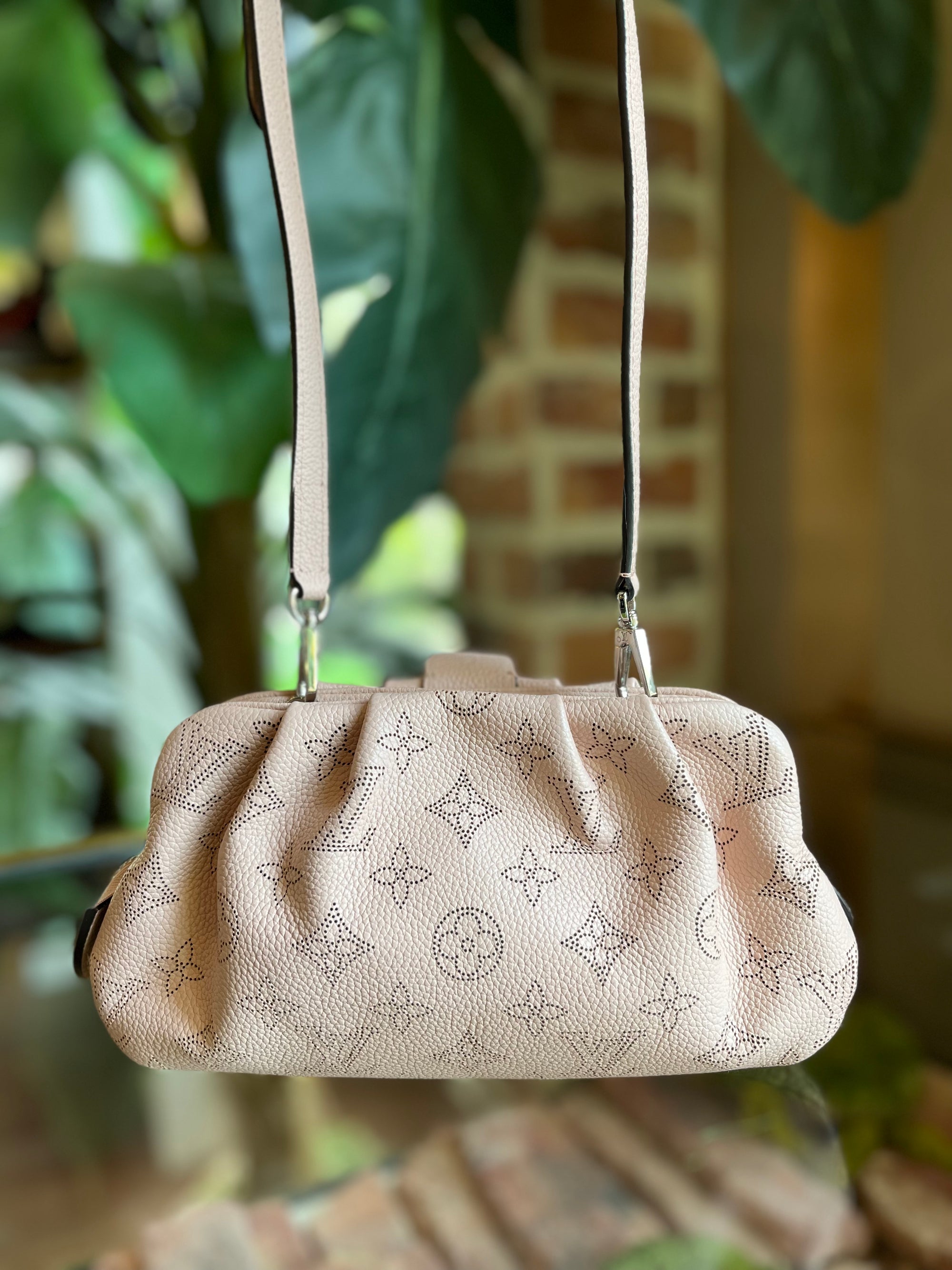 Authentic.Buy.Sell - BRAND NEW Louis Vuitton Neo Noe Monogram Rose Poudre  2020 Comes with: ori receipt 2020, dustbag, box, strap, material card  Price: IDR 27.500.000 NETT exclude ongkir