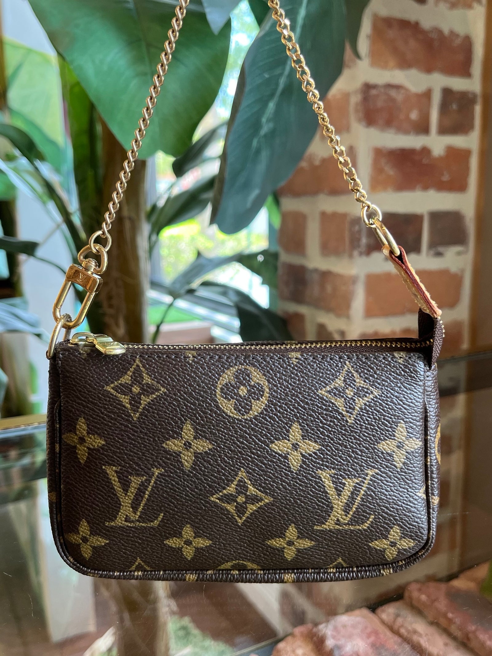 Louis Vuitton Monogram Vernis Alma MM Amarante Bag – Bagaholic