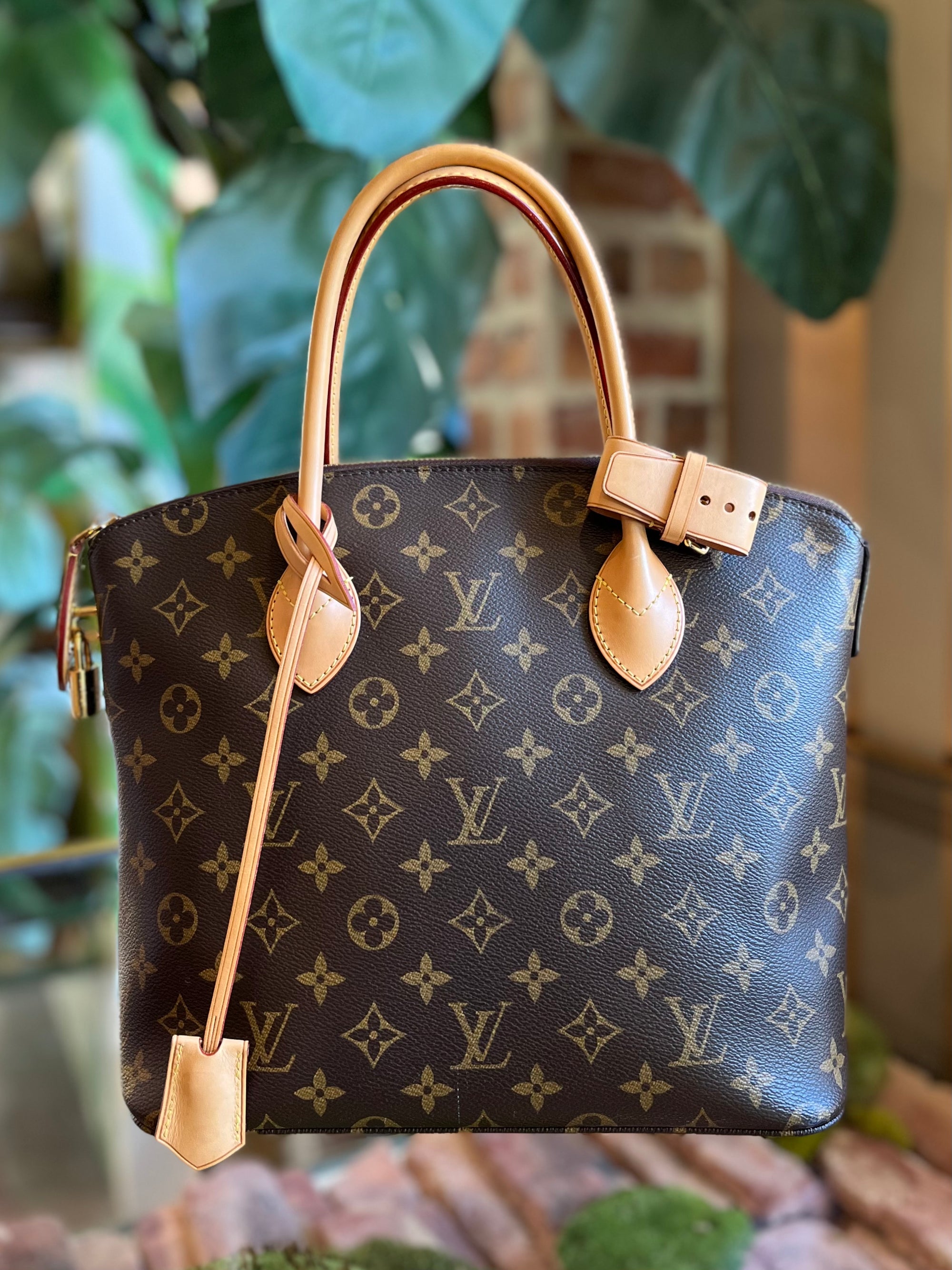 Louis Vuitton 2011 pre-owned Monogram Menilmontant PM Crossbody