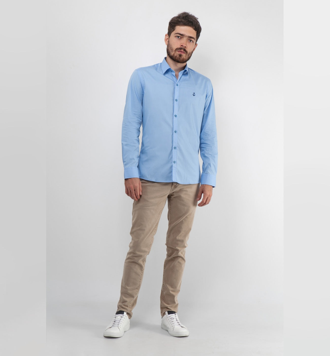 Introducir 79+ imagen outfit con camisa azul cielo hombre