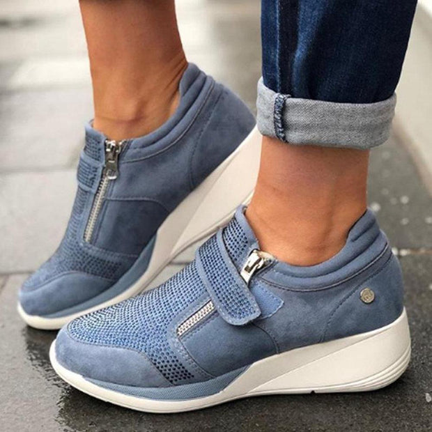 round toe casual sneakers