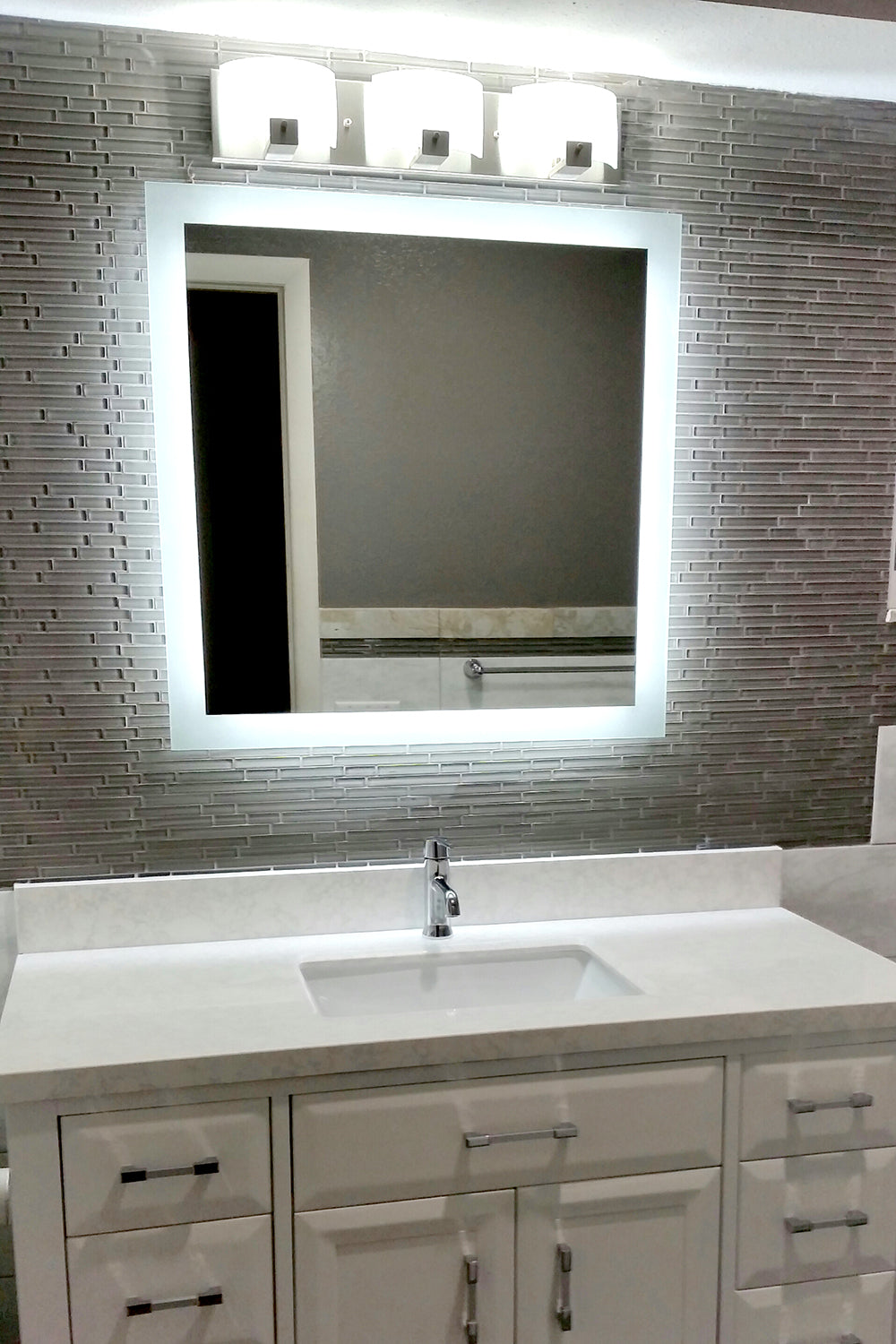 Side Lighted Led Bathroom Vanity Mirror 30 X 30 Square