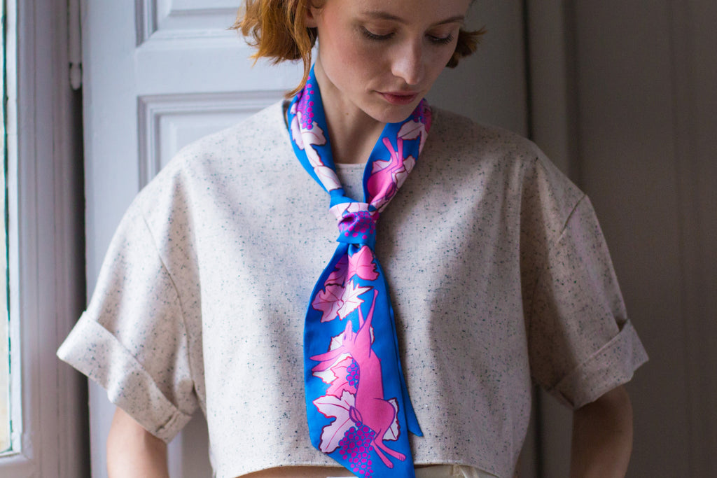 how to wear - carré de soie - silk scarf - silk scarf - silk from Lyon 