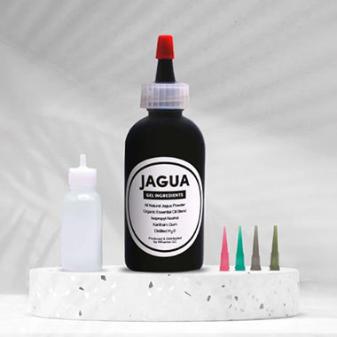 Jagua gel, a white applicator bottle, and four applicator tips with different thicknesses.