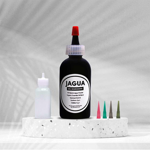 A picture showcasing a Jagua gel bottle, an applicator bottle & four different-sized tips for instant application.