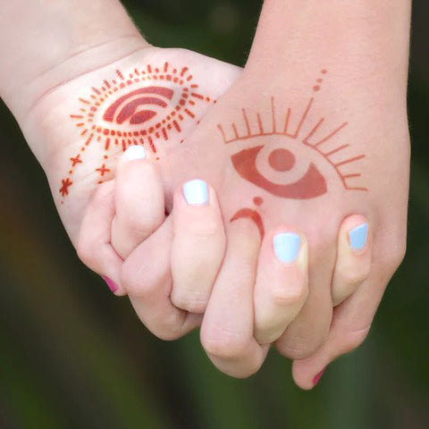 An image displaying starry eyes stencil design on hands from Mihenna.