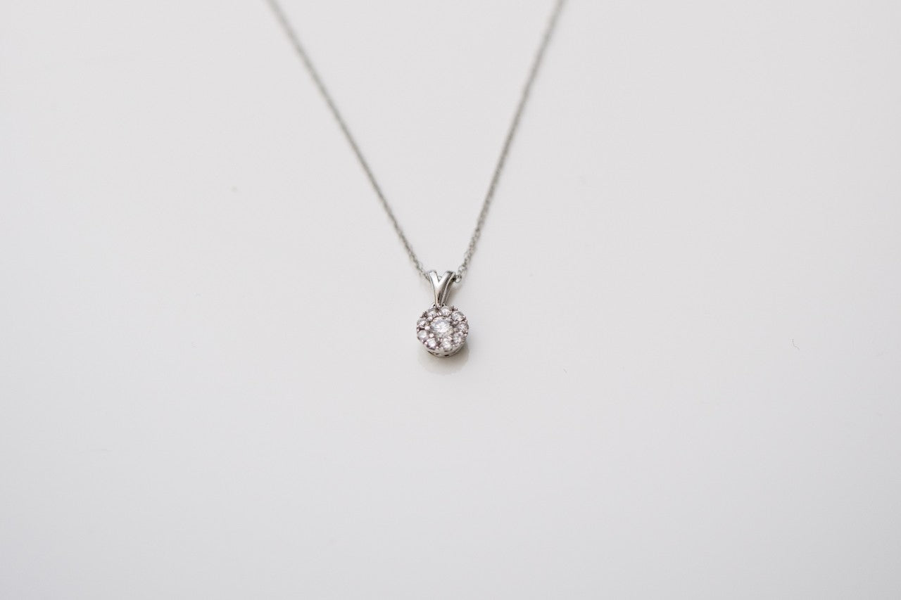 Necklace with a dazzling diamond pendant.
