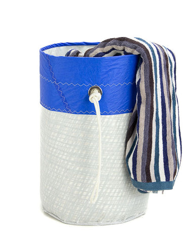 Eco-sustainable white laundry basket made with white and blue sails