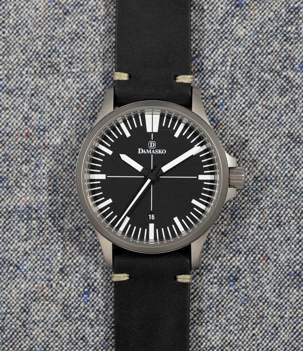 DAMASKO_DS30_BLK_STEEL_BLACKLEAD.jpg