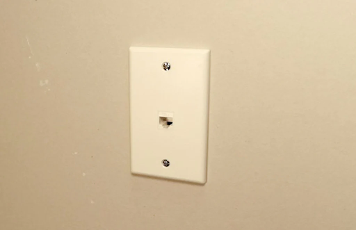 One end of a permanent link is often a keystone jack installed into a wall plate.