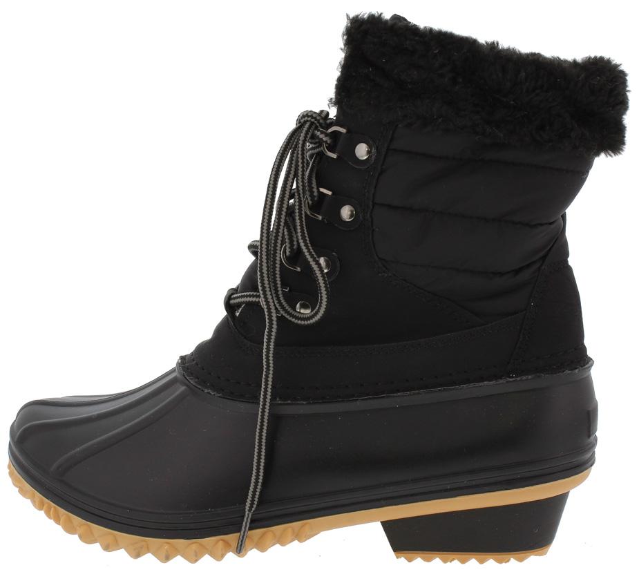 black snow boots with fur trim