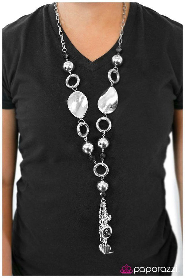 Paparazzi Total Eclipse of the Heart Blockbuster Necklace