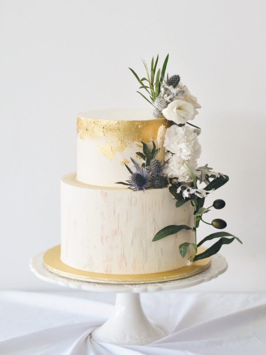 Gold Wedding Cakes: 28 Glam Gold Designs - hitched.co.uk - hitched.co.uk