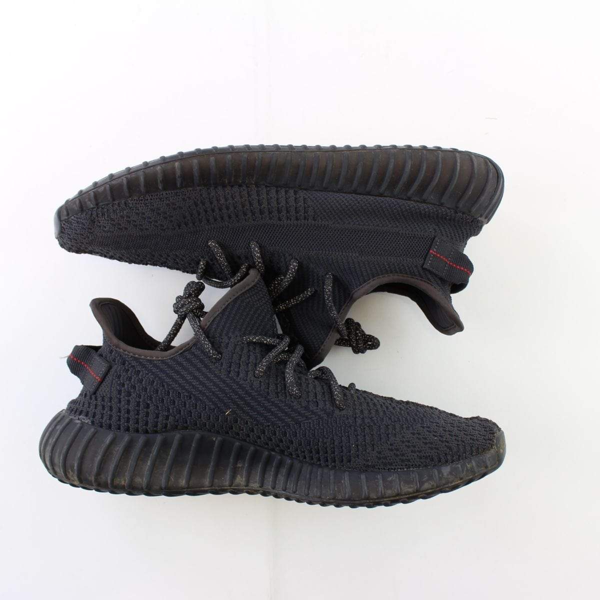 adidas yeezy 350 v2 triple black