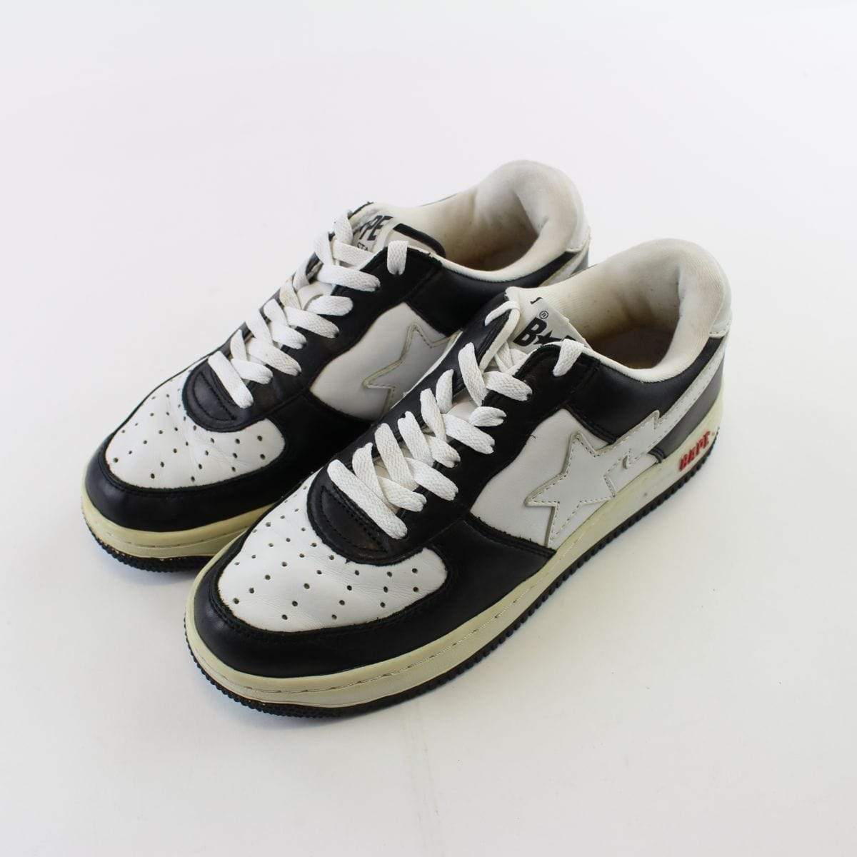 bapesta black and white