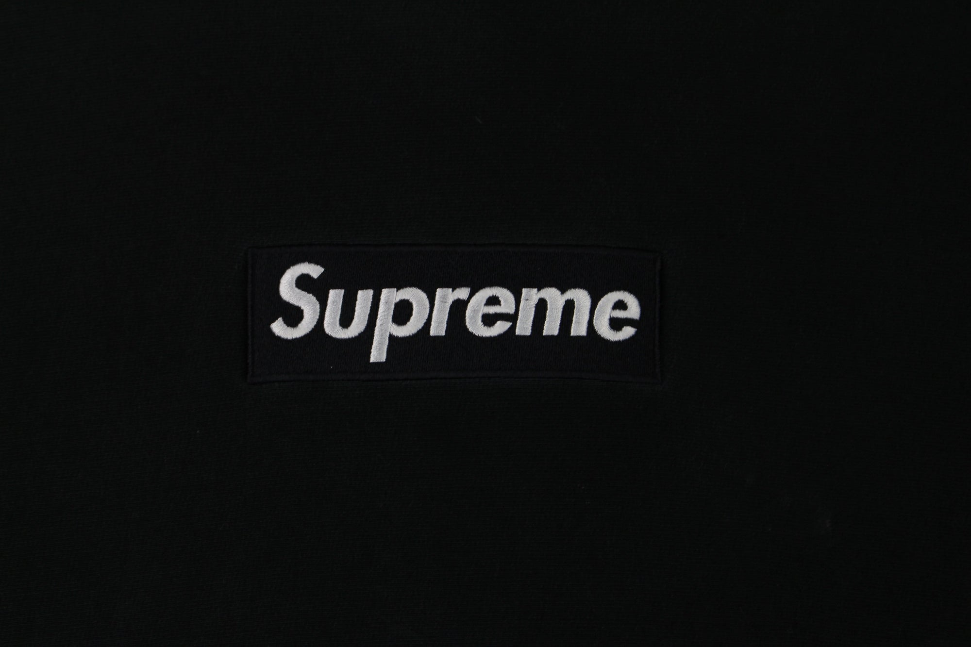 logo supreme black