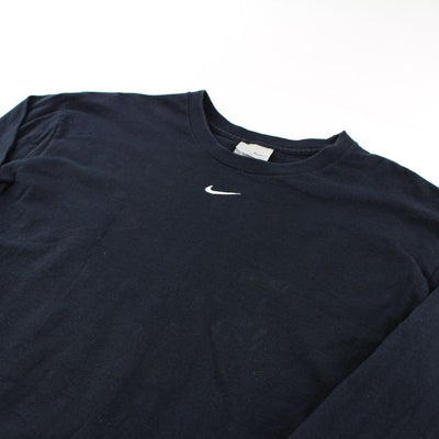 nike t shirt swoosh in middle