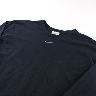 nike small swoosh tee