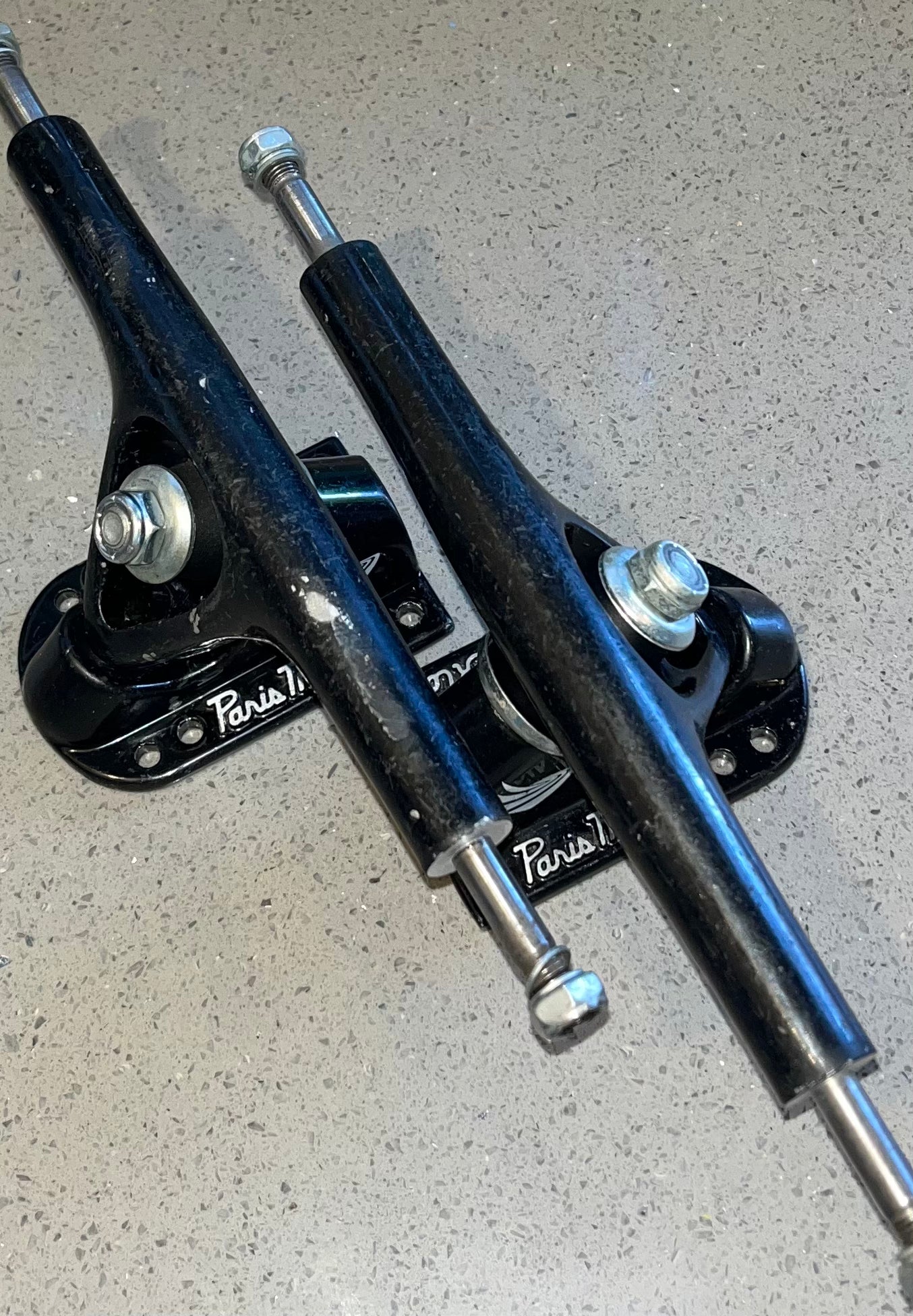 85, Paris 165mm V1’s Skateboard Trucks