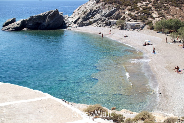 la spiaggia di Agios Nikolaos Folegandros