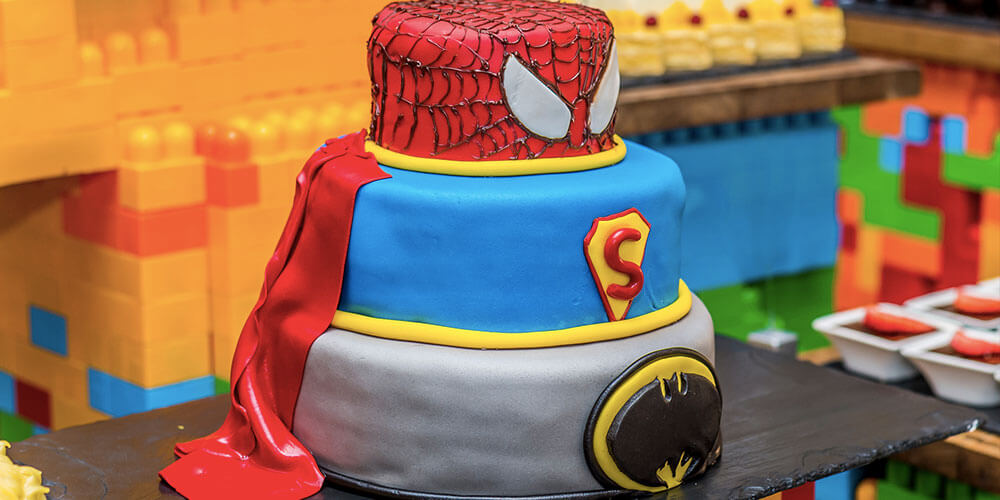 gâteau anniversaire Batman Superman et Spiderman