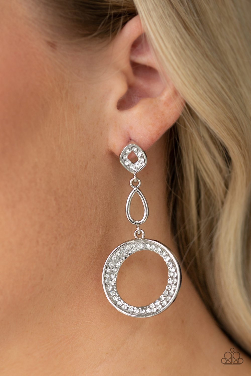 On The Glamour Scene White Paparazzi Earrings Jewelryblingthing 6768