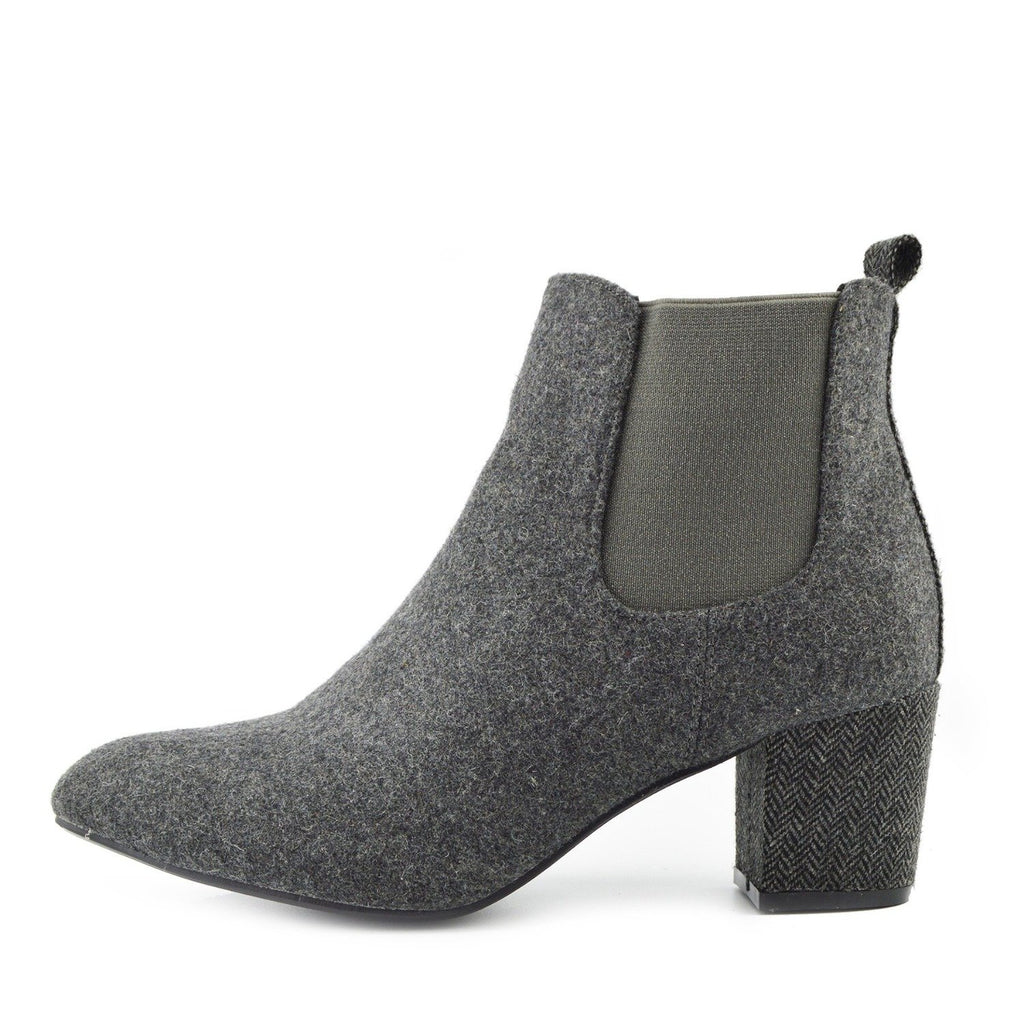 chunky block heel chelsea boots
