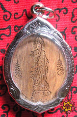 Amulette de guan yin par luang phor suwang.