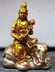 Guan yin sur un éléphant.