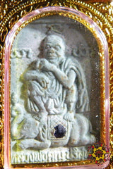 Amulette de luang phor koon sur un éléphant.