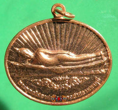 Médaille du bouddha couché.