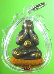 Phra pidta amulettes protectrice thai.