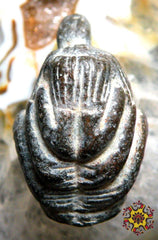 Phra pidta amulette thai protectrice.