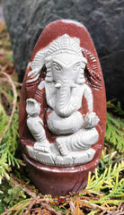 Shiva lingam sculpté de ganesh.